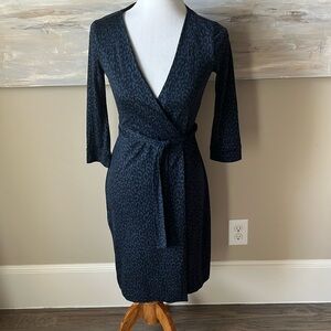 Diane Von Furstenberg silk blue/black abstract print classic wrap dress